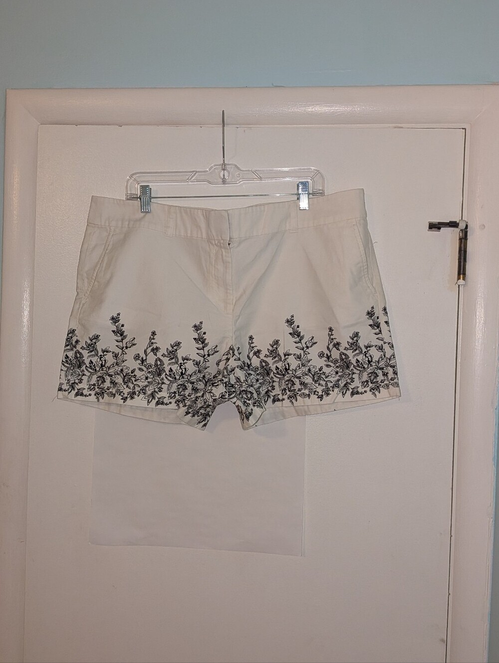 Ann Taylor Loft Outlet Women's White Floral Chino Size 16
